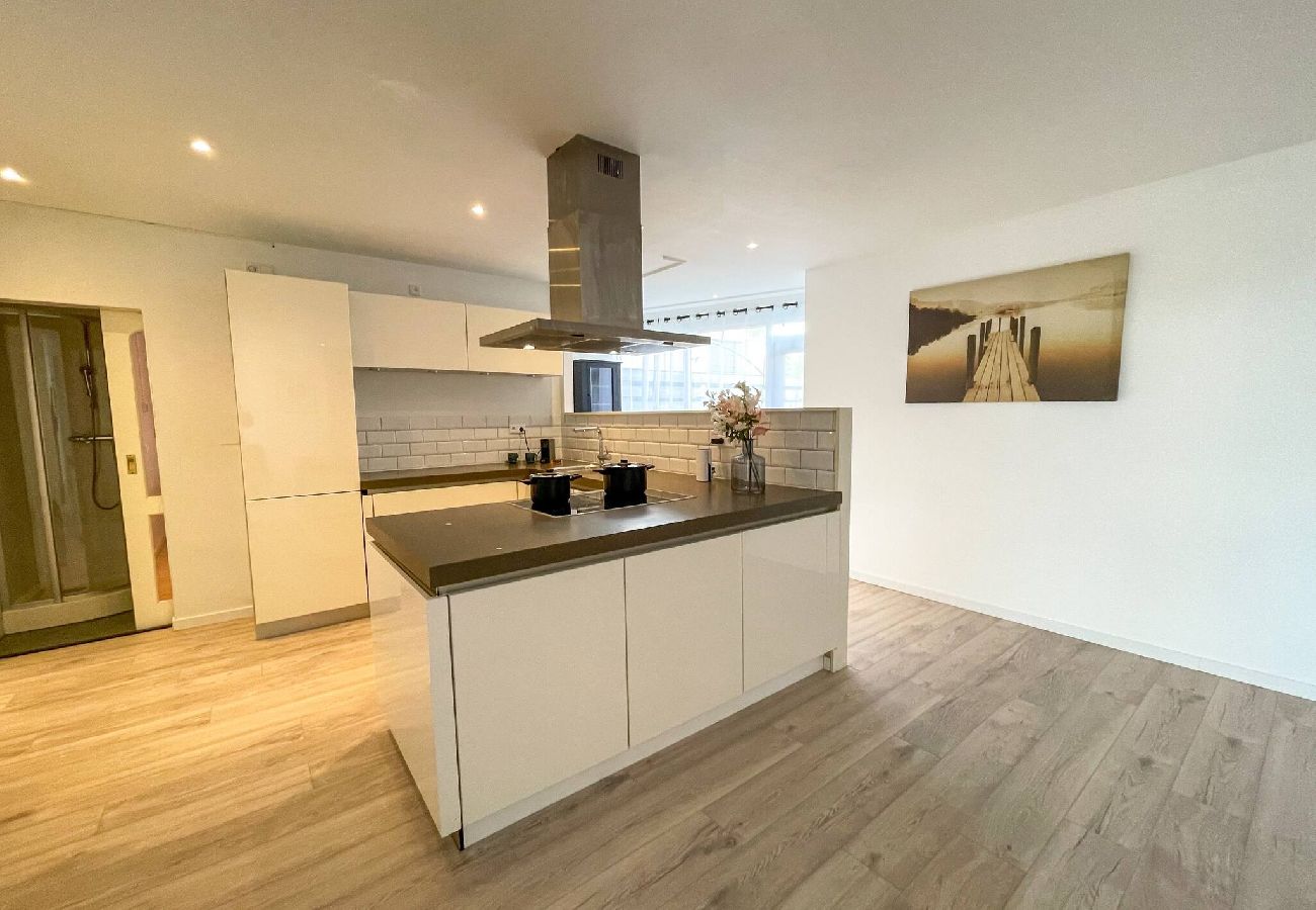 Appartement in Amsterdam - Spacious & Bright 6 BR Apt. with rooftop terrace 