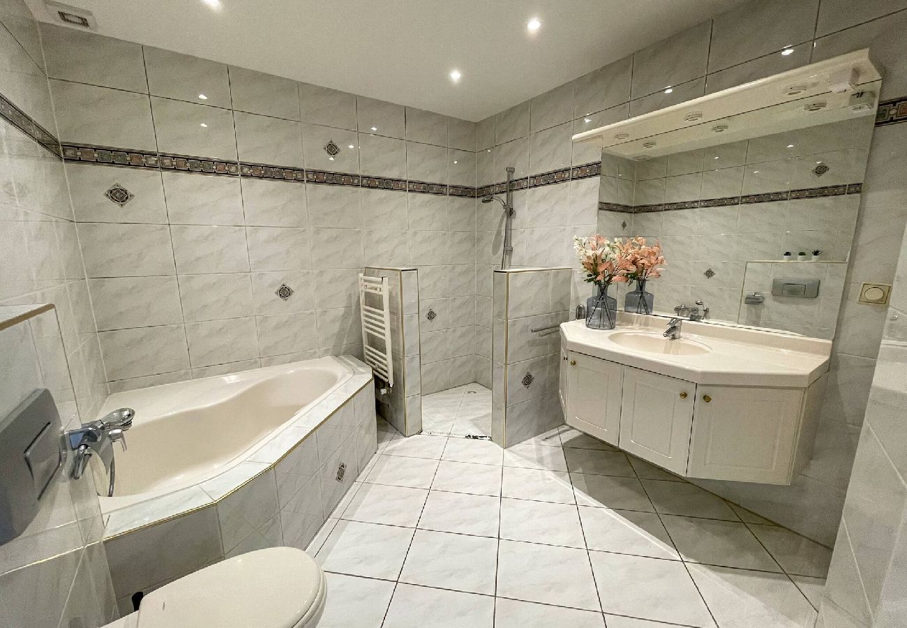 Appartement in Amsterdam - Spacious & Bright 6 BR Apt. with rooftop terrace 