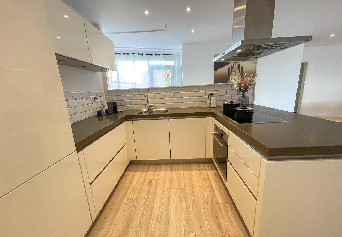 Appartement in Amsterdam - Spacious & Bright 6 BR Apt. with rooftop terrace 