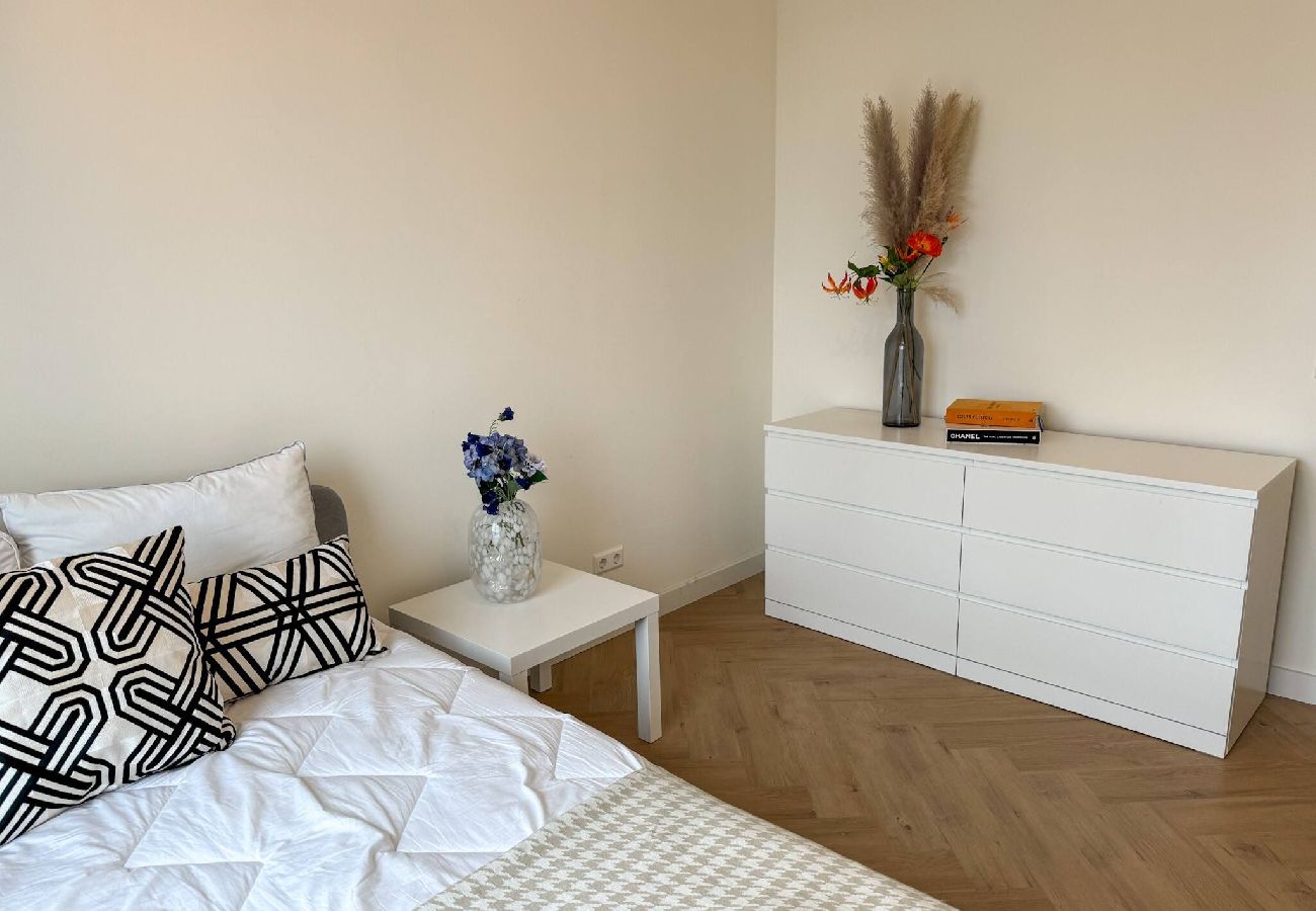 Appartement in Den Haag - Comfortable 2BR City Apt. with balcony + parking 