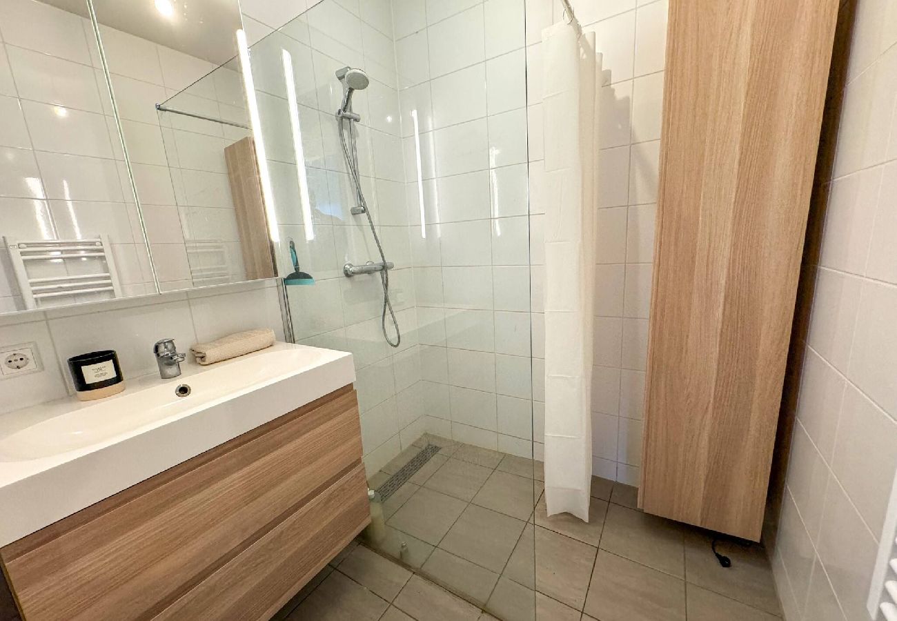 Appartement in Den Haag - Comfortable 2BR City Apt. with balcony + parking 