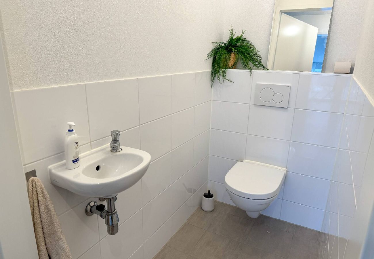 Appartement in Den Haag - Comfortable 2BR City Apt. with balcony + parking 