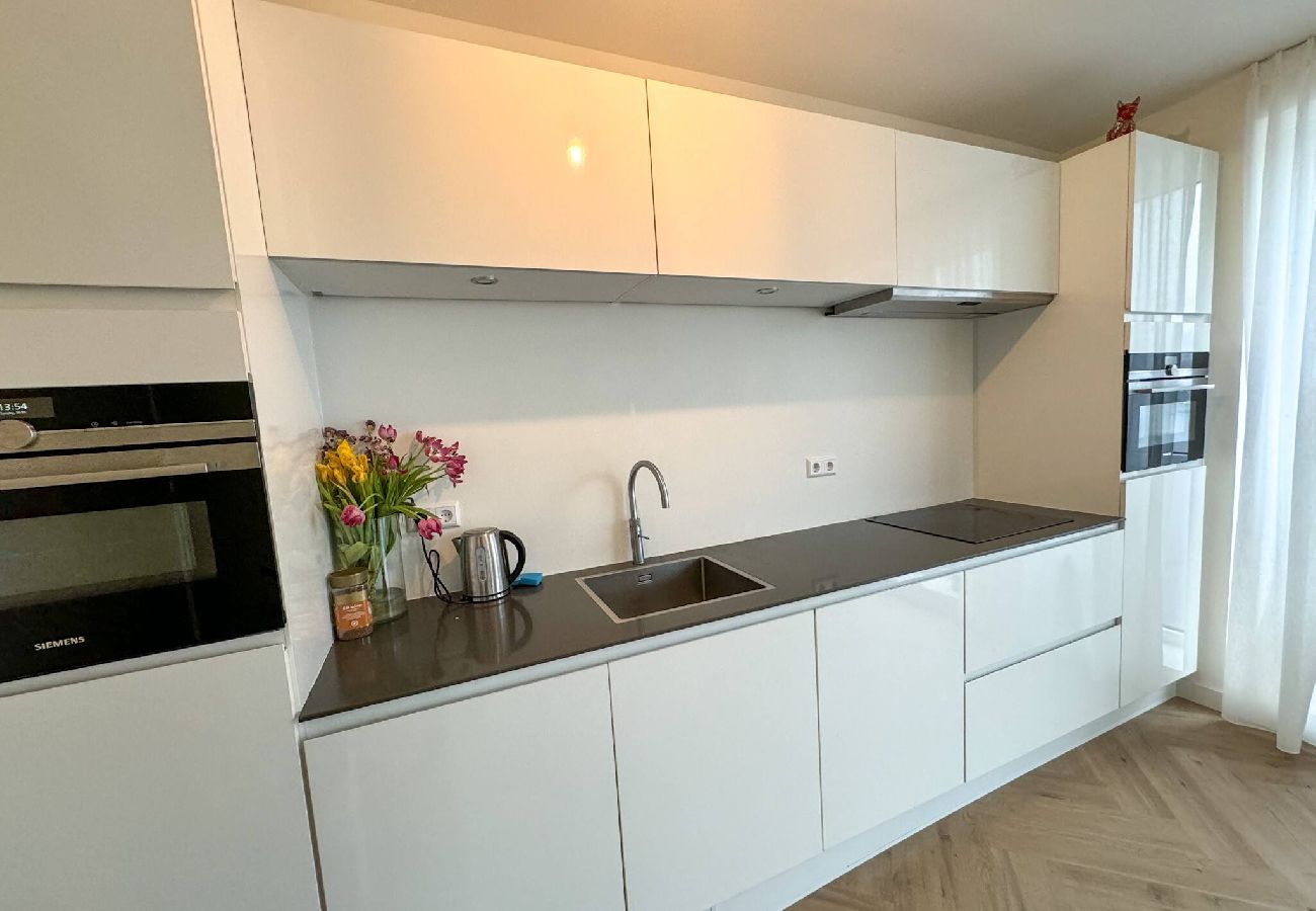 Appartement in Den Haag - Comfortable 2BR City Apt. with balcony + parking 