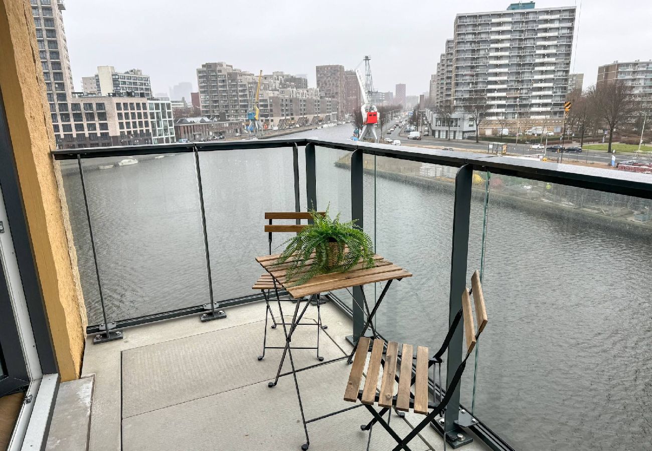 Appartement in Den Haag - Comfortable 2BR City Apt. with balcony + parking 