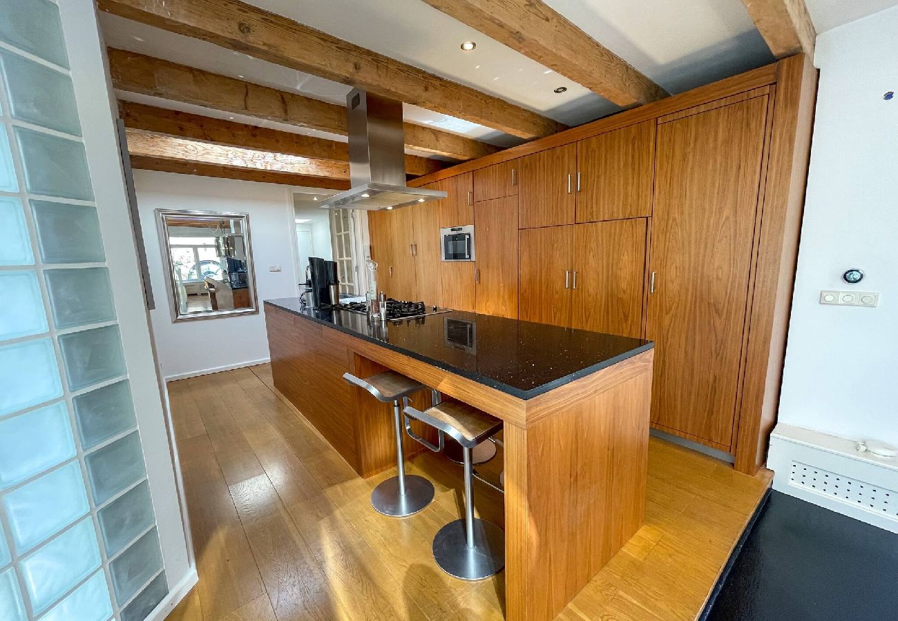 Appartement in Amsterdam - Bright & Spacious 2 BR. Apt. With Rooftop Terrace 