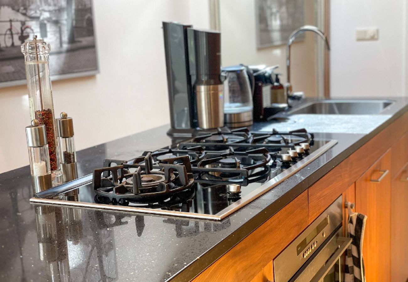 Appartement in Amsterdam - Bright & Spacious 2 BR. Apt. With Rooftop Terrace 