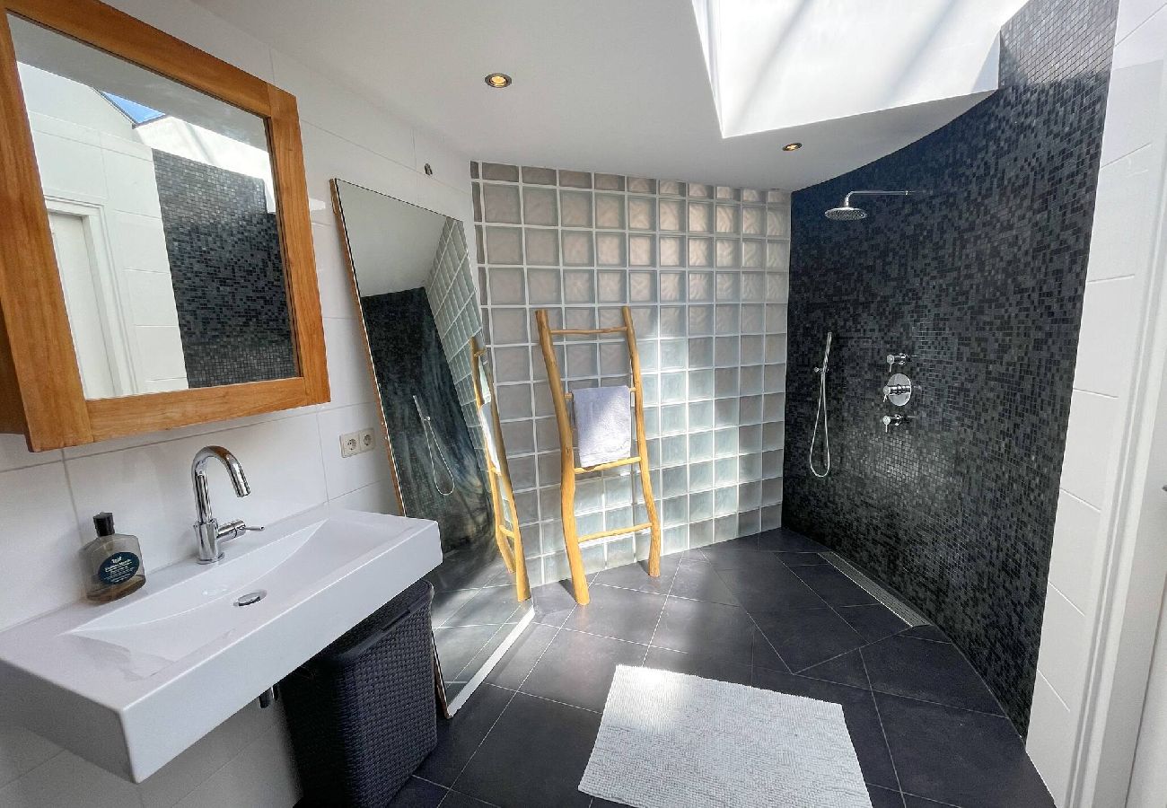 Appartement in Amsterdam - Bright & Spacious 2 BR. Apt. With Rooftop Terrace 