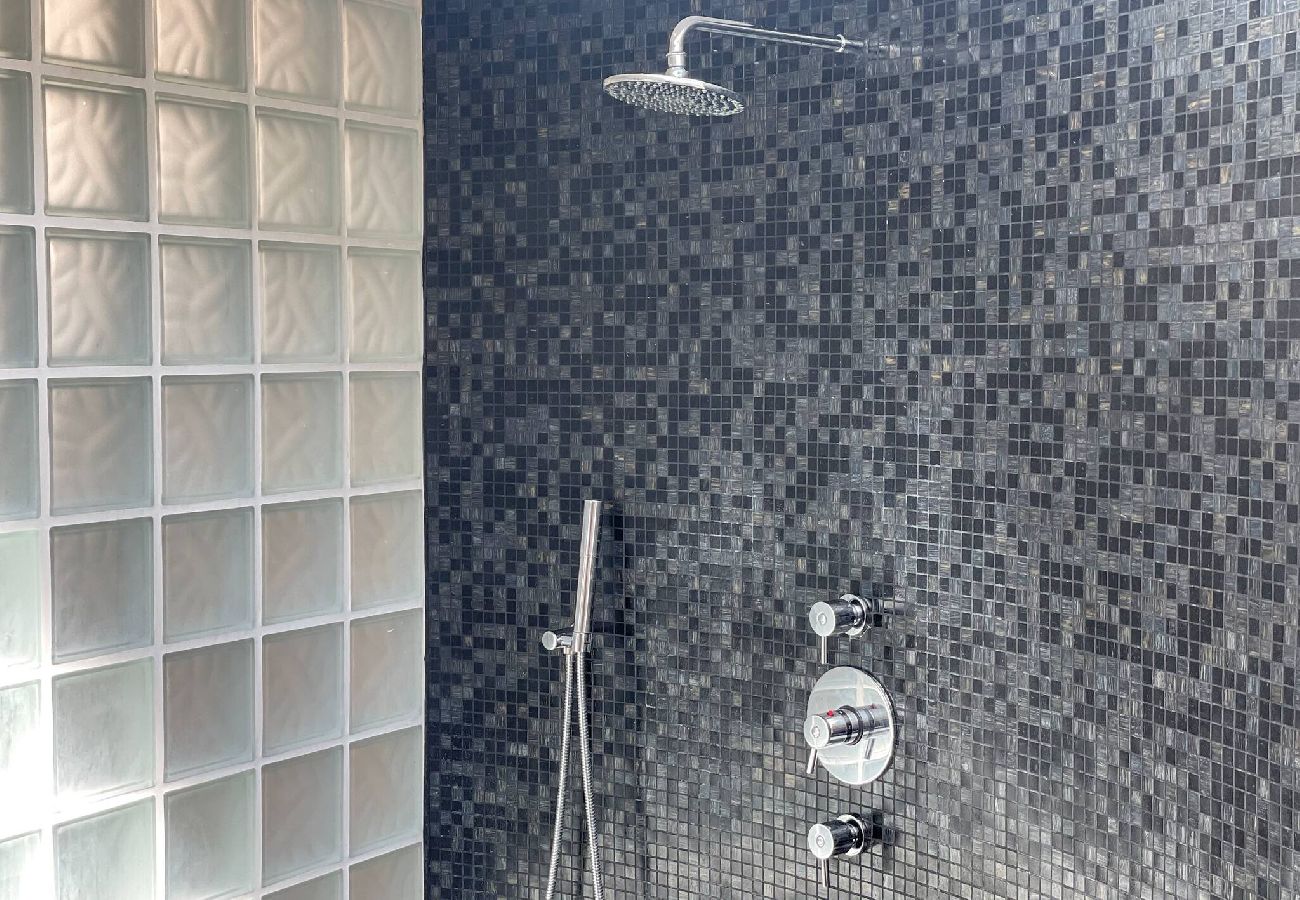 Appartement in Amsterdam - Bright & Spacious 2 BR. Apt. With Rooftop Terrace 