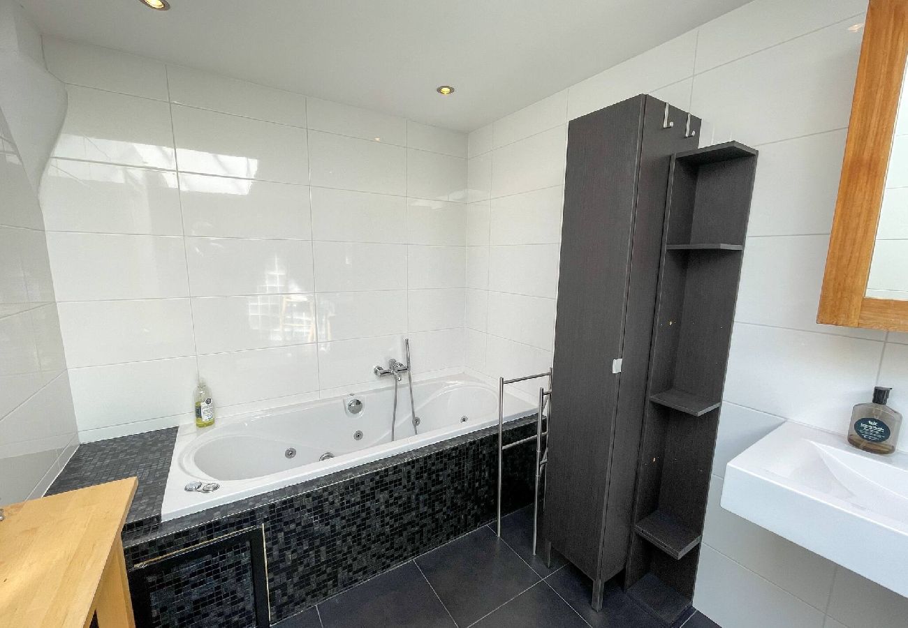 Appartement in Amsterdam - Bright & Spacious 2 BR. Apt. With Rooftop Terrace 