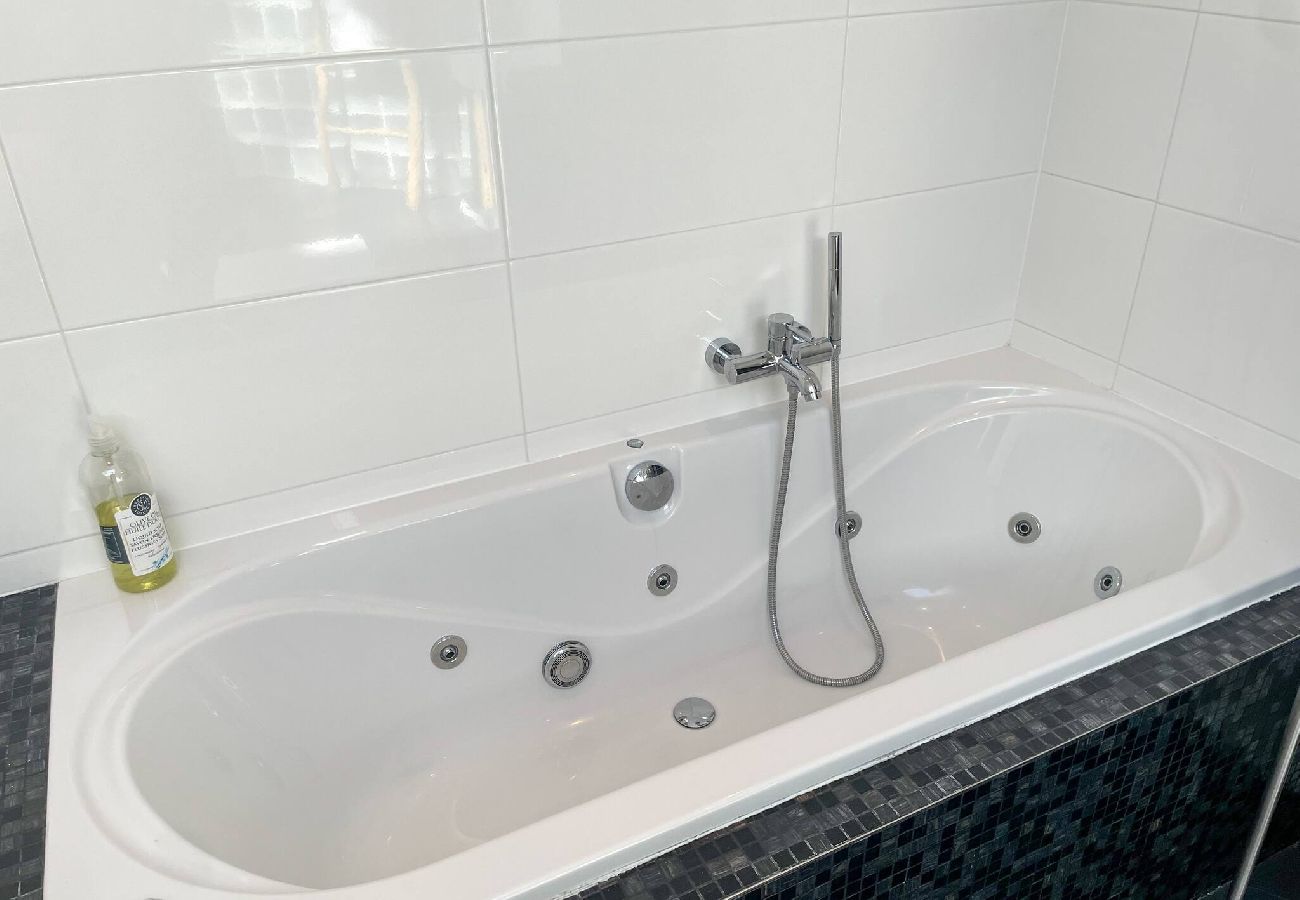 Appartement in Amsterdam - Bright & Spacious 2 BR. Apt. With Rooftop Terrace 