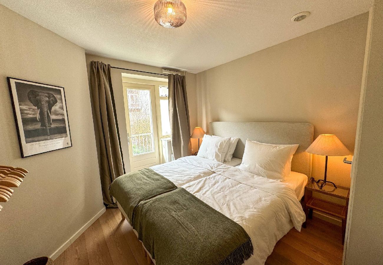 Appartement in Amsterdam - Comfortable and Bright Apartment  with Balcony 