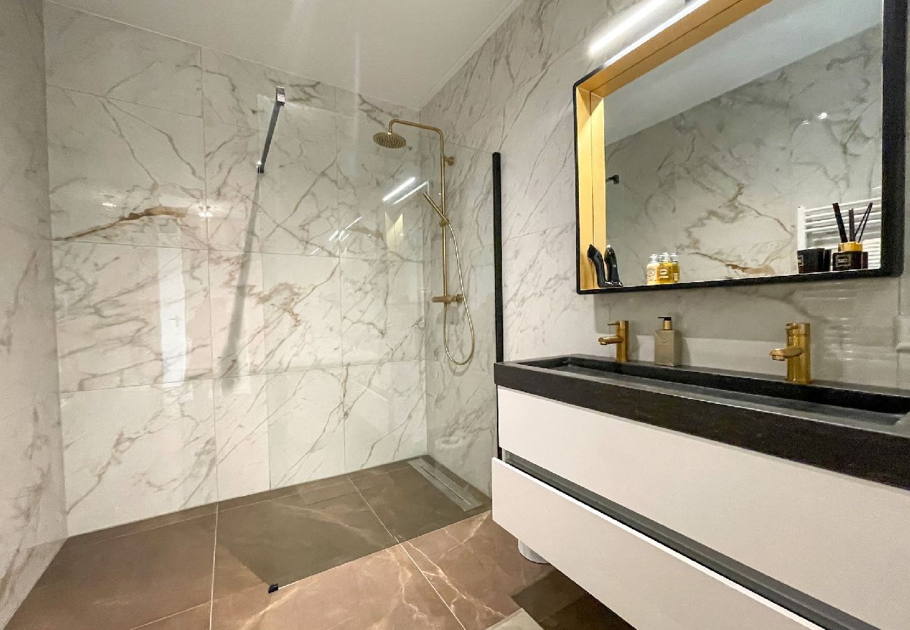 Appartement in Amsterdam - Luxurious apt. with park view and private terrace 