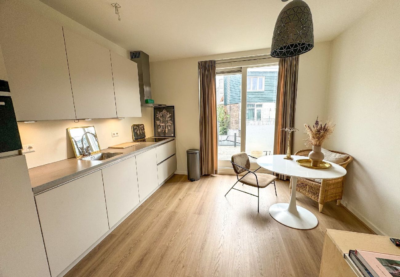 Appartement in Amsterdam - Cozy Longstay Apt. with Terrace - 10 Min. to City 