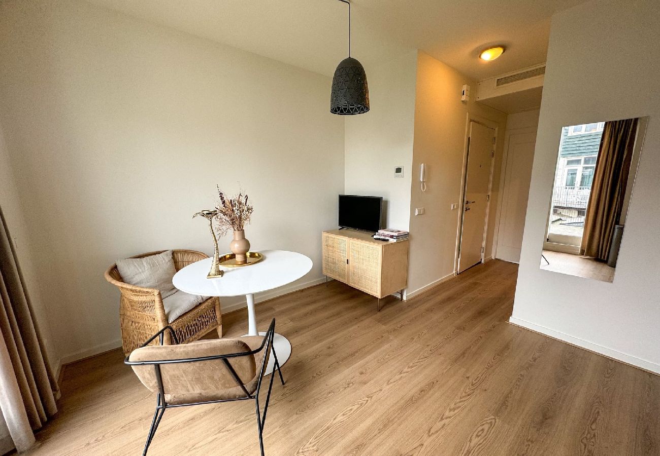 Appartement in Amsterdam - Cozy Longstay Apt. with Terrace - 10 Min. to City 
