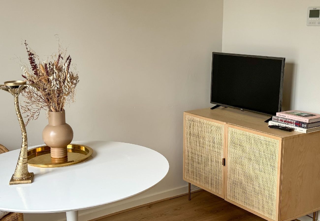 Appartement in Amsterdam - Cozy Longstay Apt. with Terrace - 10 Min. to City 