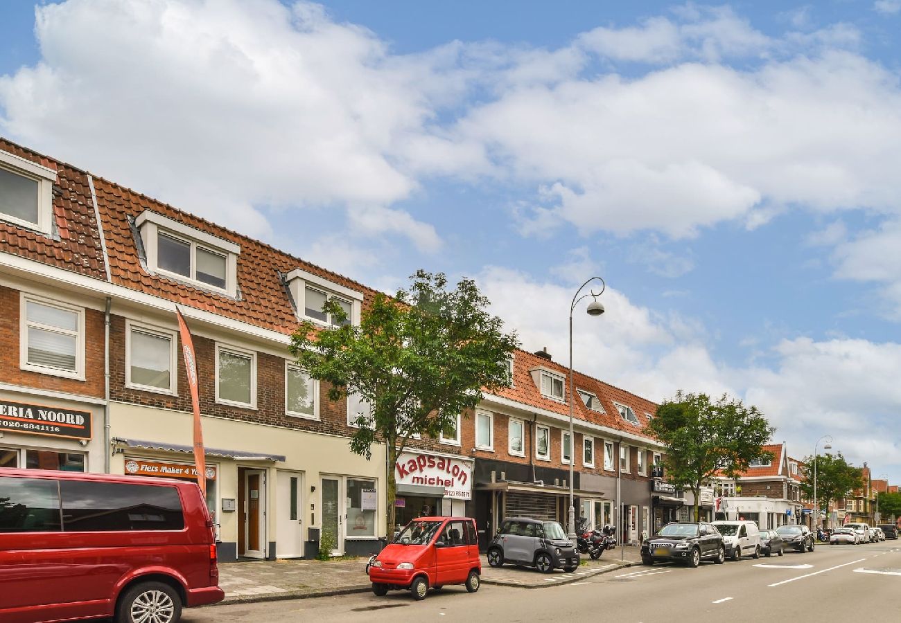 Appartement in Amsterdam - Cozy Longstay Apt. with Terrace - 10 Min. to City 