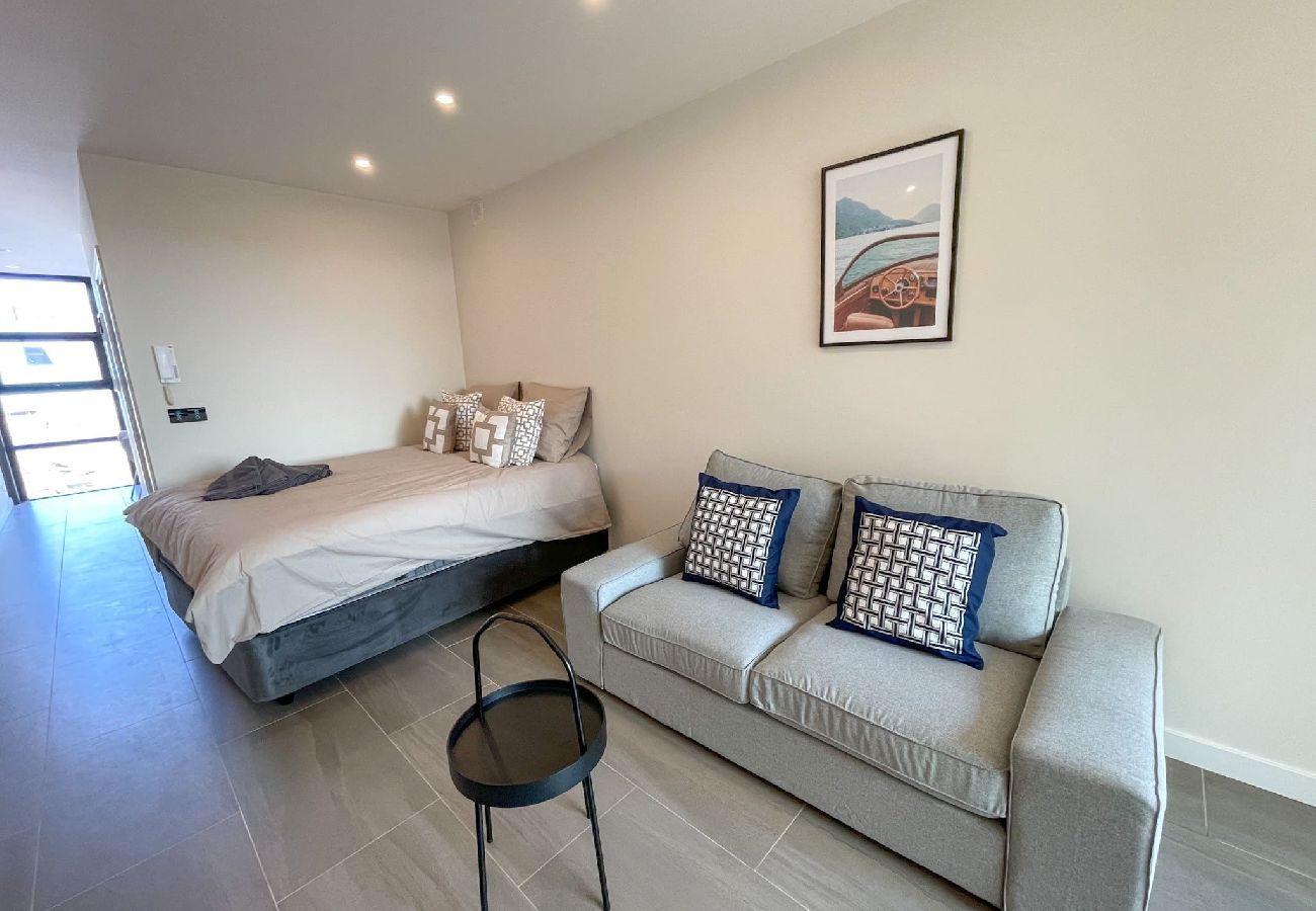 Appartement in IJmuiden - 3 Complete Business Serviced Studio Apartments 