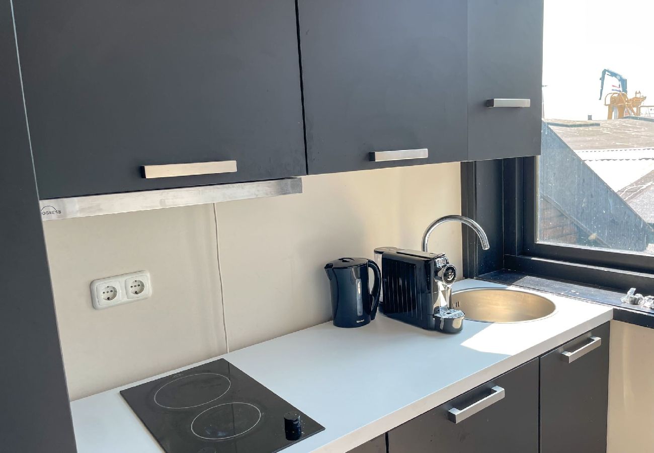 Appartement in IJmuiden - 3 Complete Business Serviced Studio Apartments 