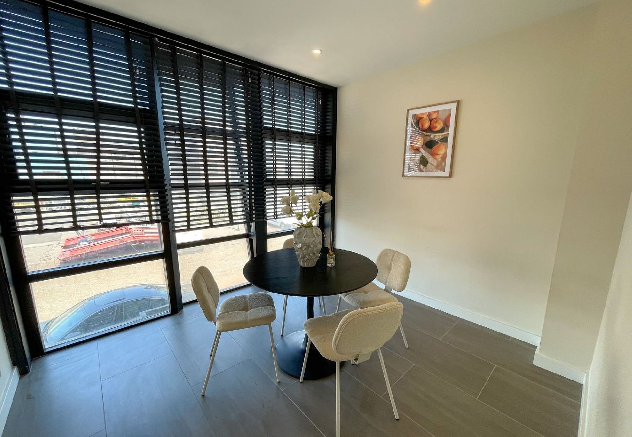 Appartement in IJmuiden - 3 Complete Business Serviced Studio Apartments 