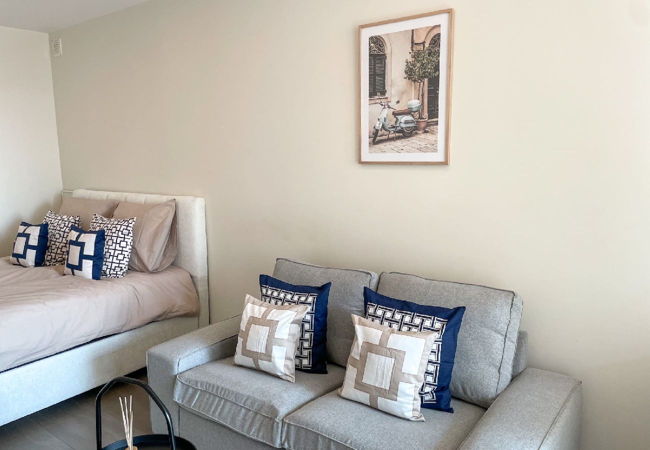 Appartement in IJmuiden - 3 Complete Business Serviced Studio Apartments 