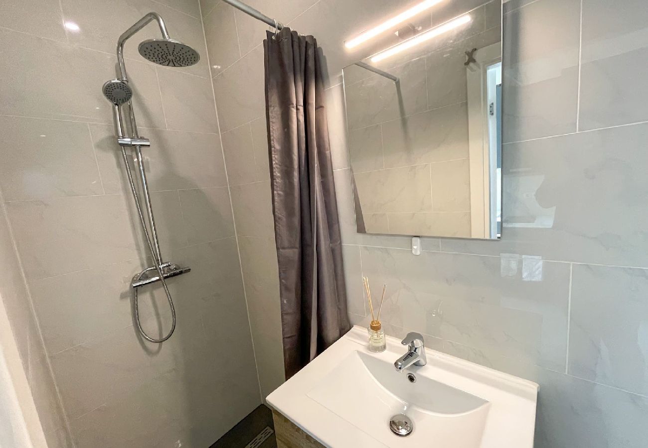 Appartement in IJmuiden - 3 Complete Business Serviced Studio Apartments 