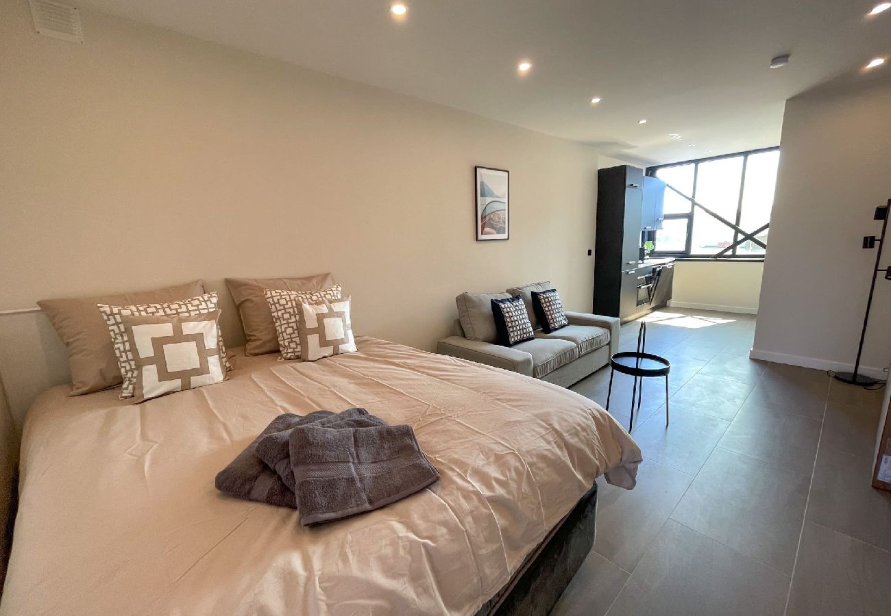 Appartement in IJmuiden - 3 Complete Business Serviced Studio Apartments 