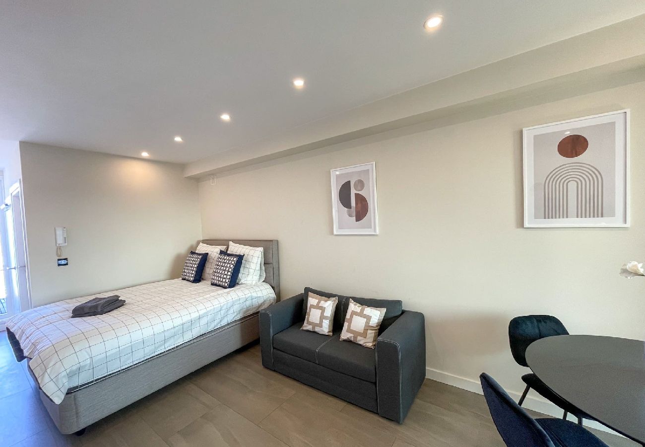 Appartement in IJmuiden - 3 Complete Business Serviced Studio Apartments 