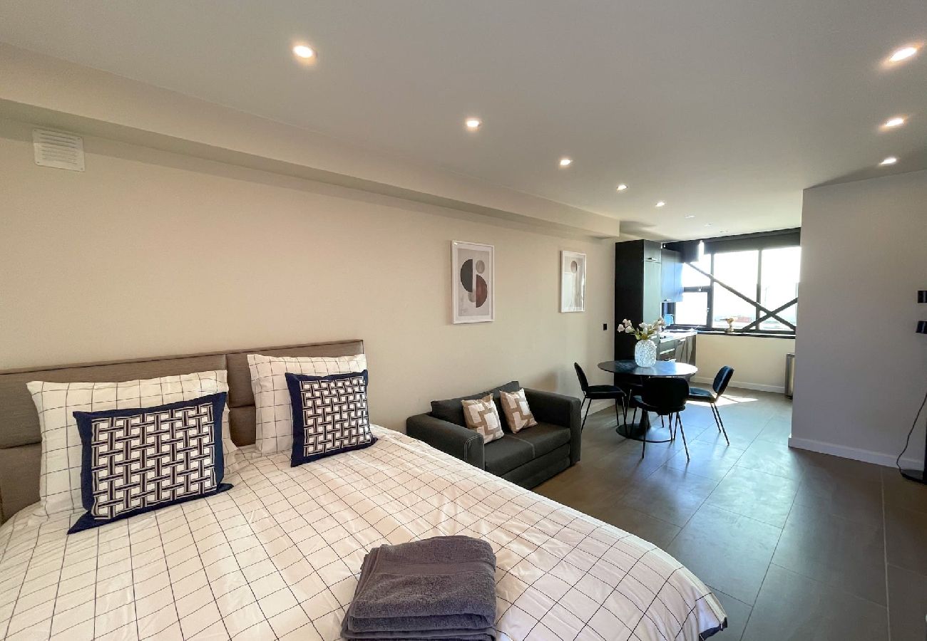 Appartement in IJmuiden - 3 Complete Business Serviced Studio Apartments 