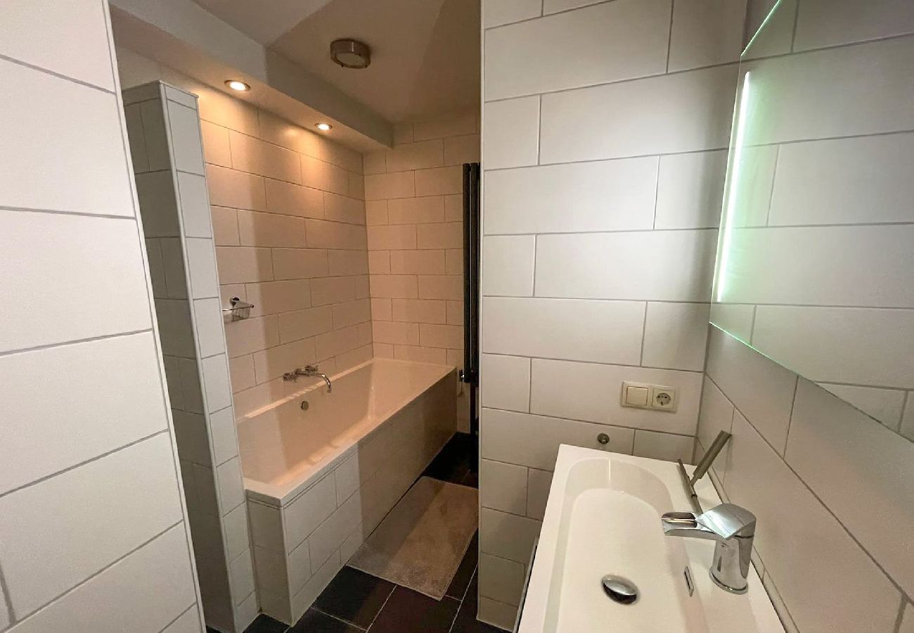 Appartement in Amsterdam - Comfortable city centre 2 BR. Apt. with Balcony 