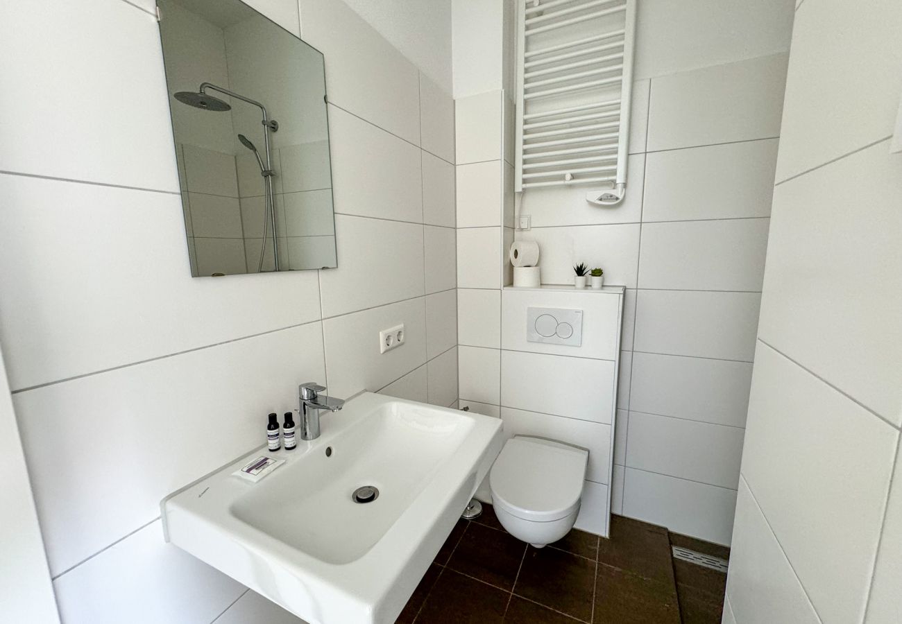 Huis in Amsterdam - Bright & Cozy 2 BR. House with Garden