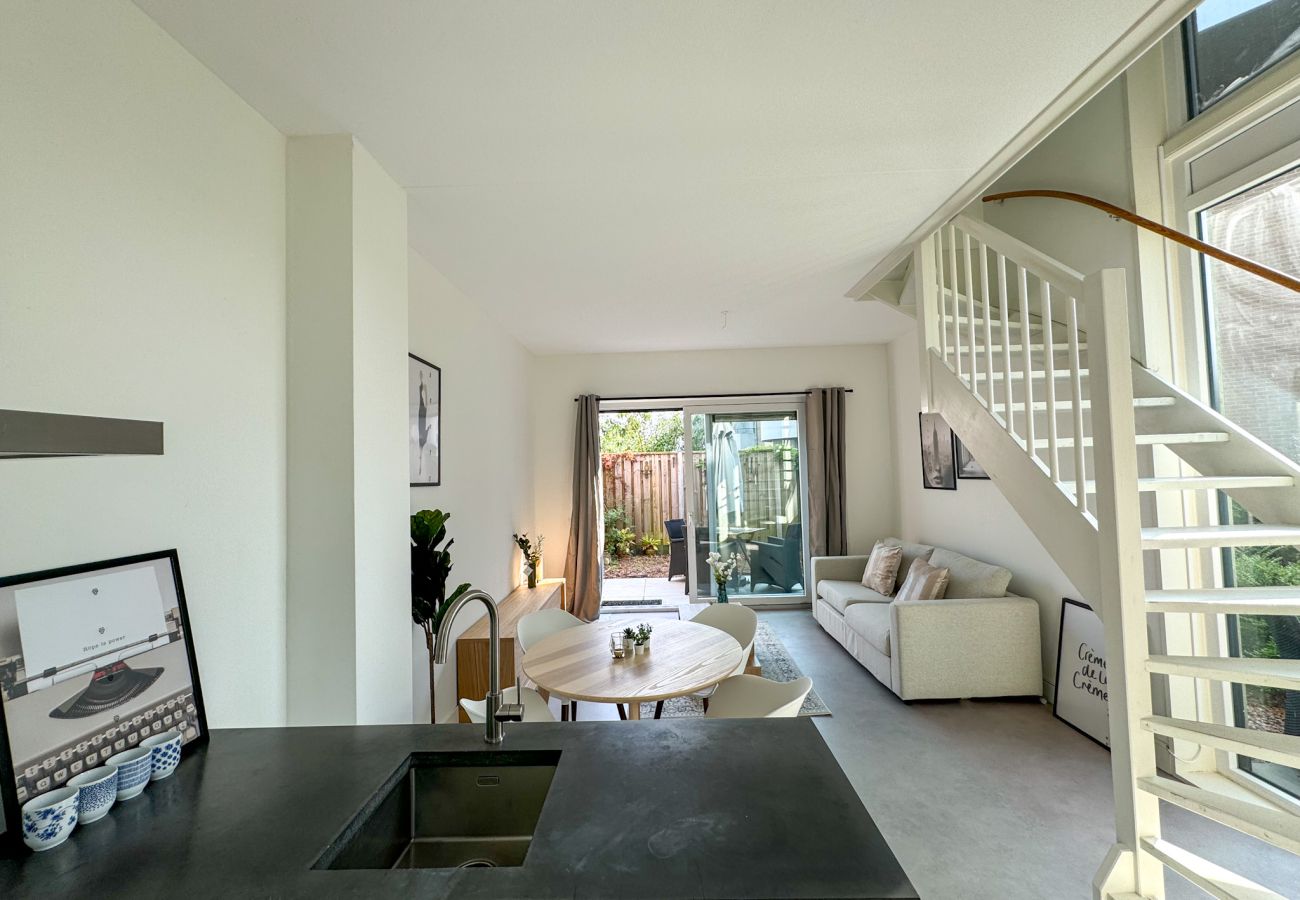 Huis in Amsterdam - Bright & Cozy 2 BR. House with Garden