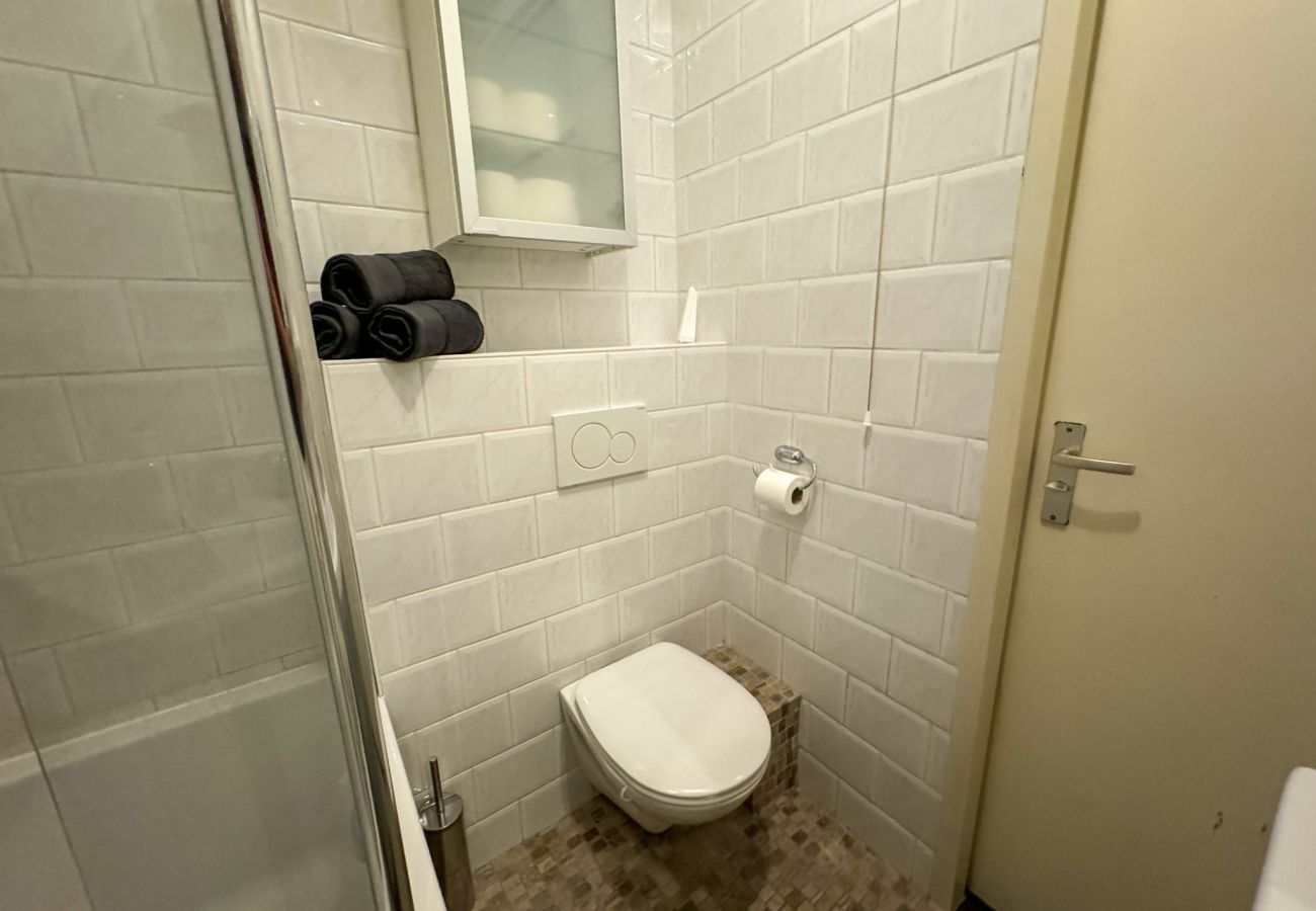 Appartement in Amsterdam - Comfortable 4 pax apt. @ Citycentre with balcony