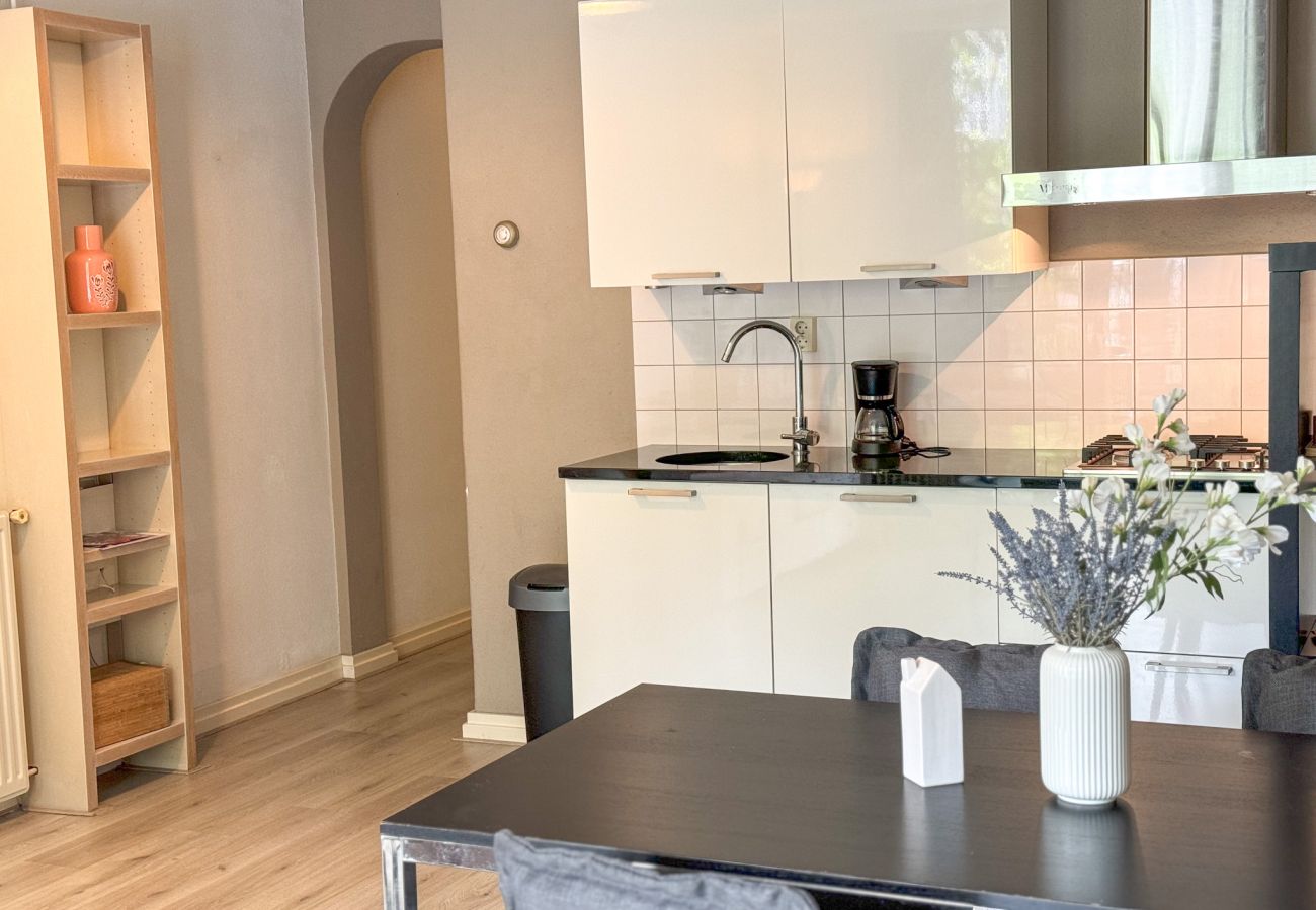 Appartement in Amsterdam - Comfortable 4 pax apt. @ Citycentre with balcony