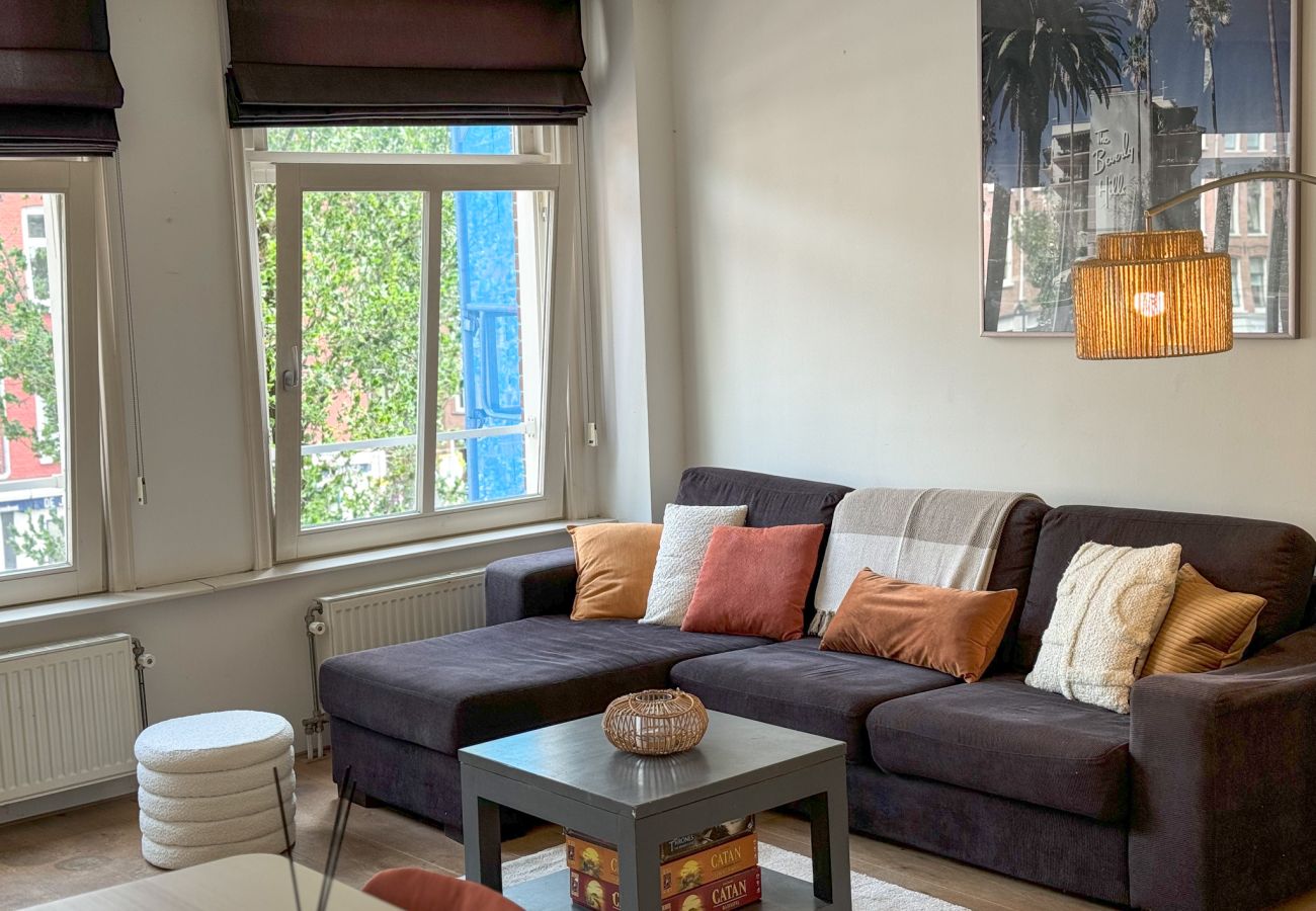Appartement in Amsterdam - Cozy & Central,  Local 2BR. Apartment with balcony