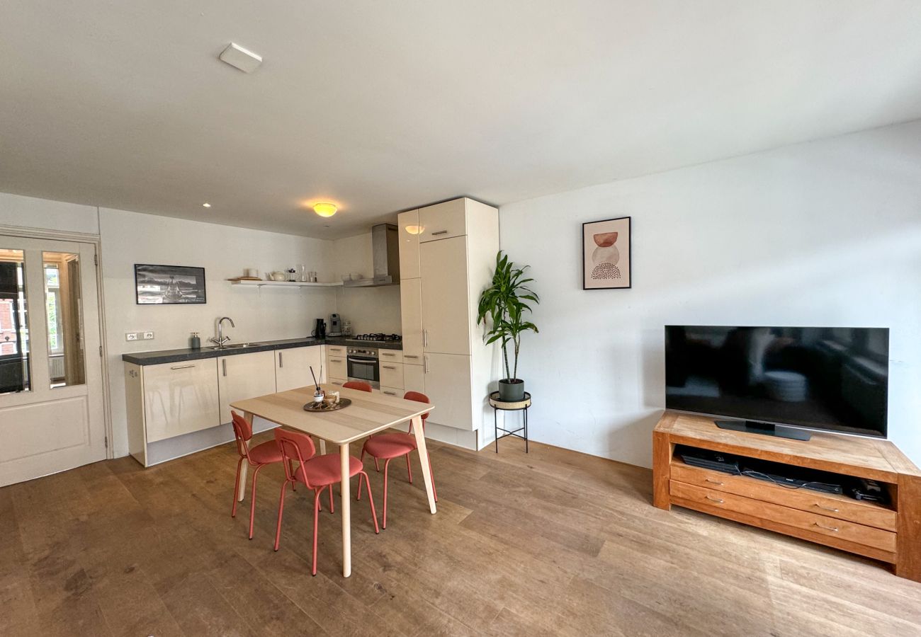 Appartement in Amsterdam - Cozy & Central,  Local 2BR. Apartment with balcony
