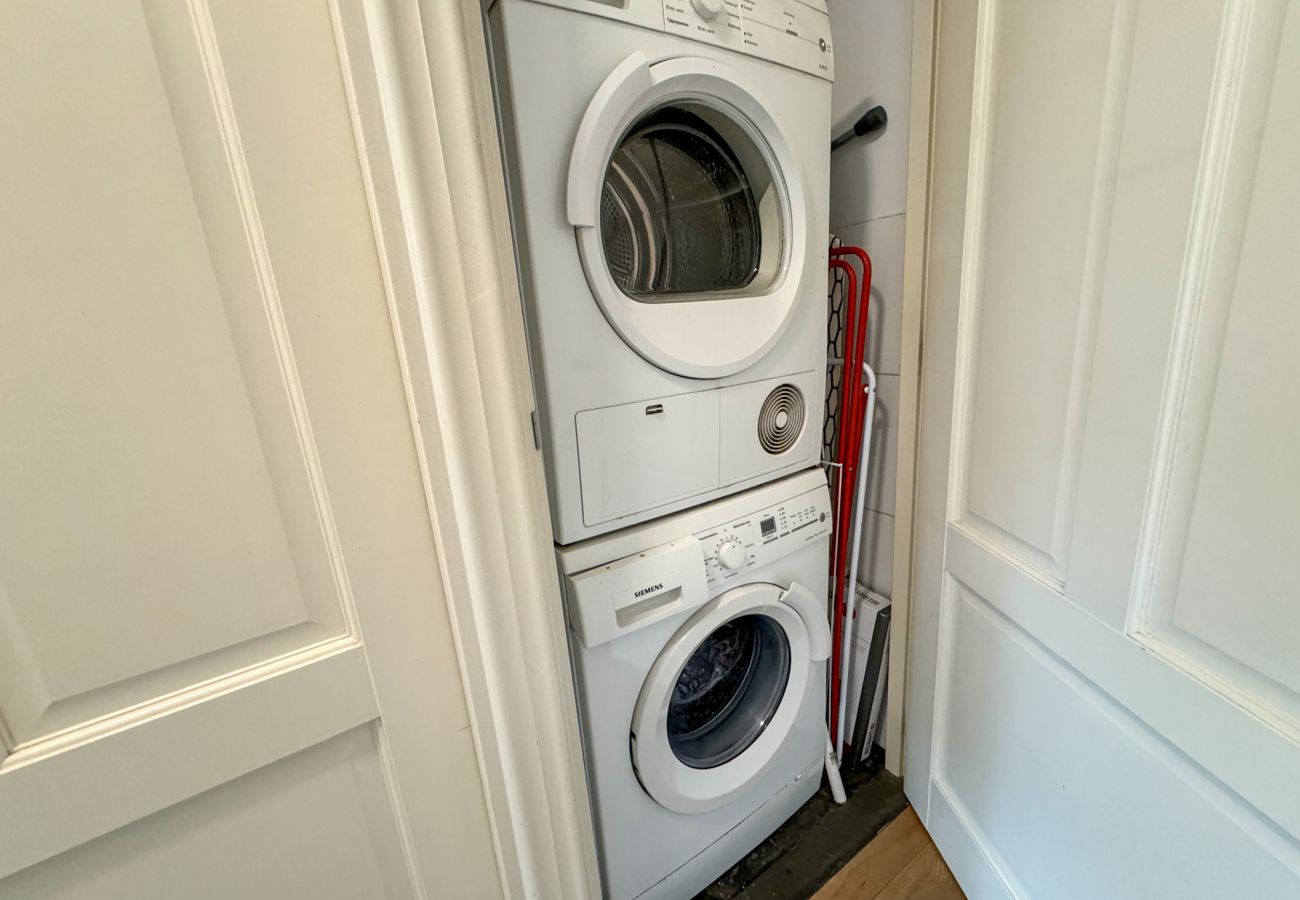 Appartement in Amsterdam - Cozy & Central,  Local 2BR. Apartment with balcony