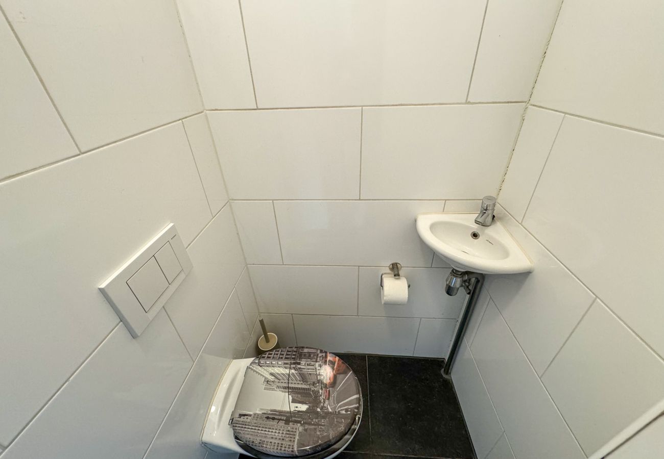 Appartement in Amsterdam - Cozy & Central,  Local 2BR. Apartment with balcony