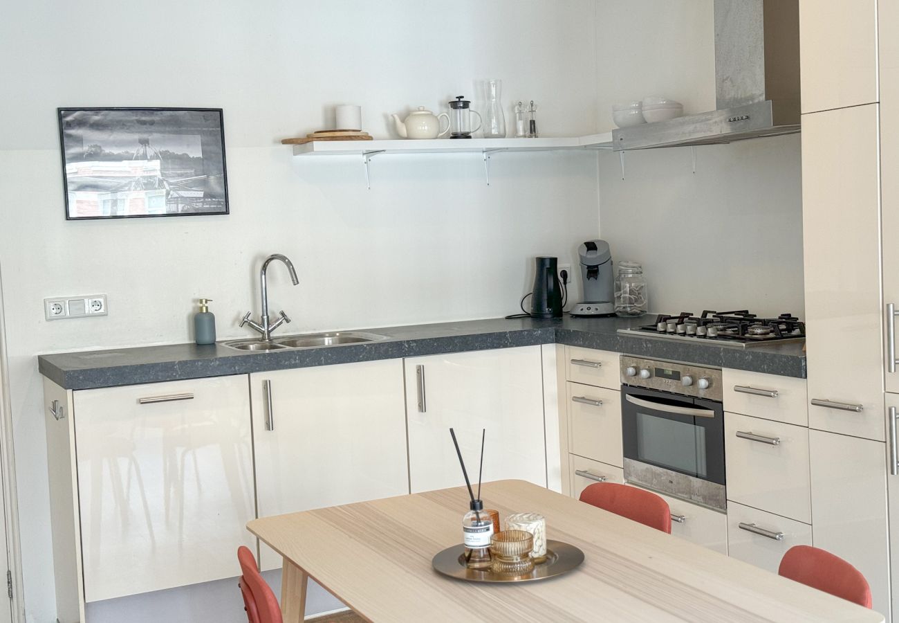 Appartement in Amsterdam - Cozy & Central,  Local 2BR. Apartment with balcony