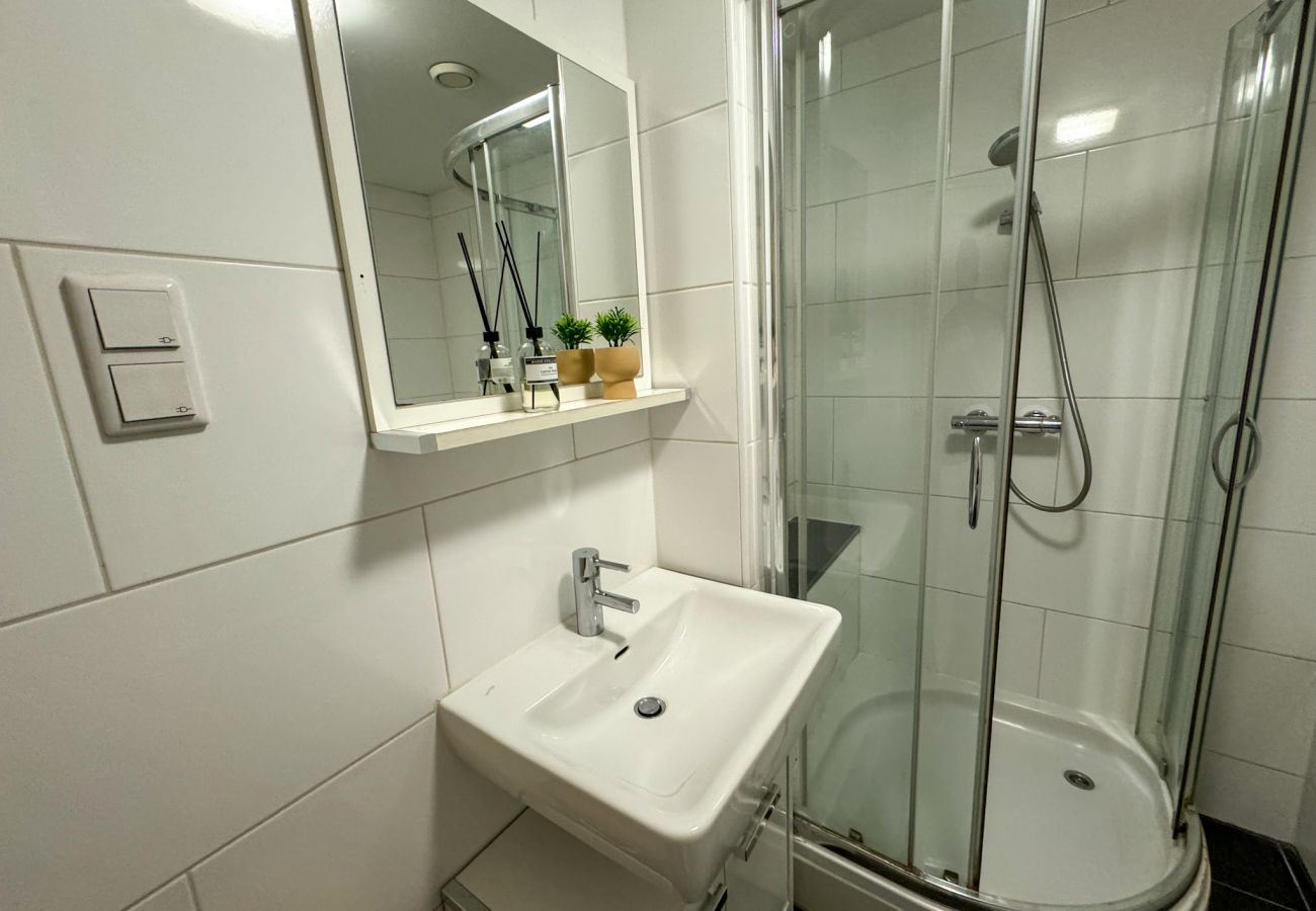 Appartement in Amsterdam - Cozy & Central,  Local 2BR. Apartment with balcony