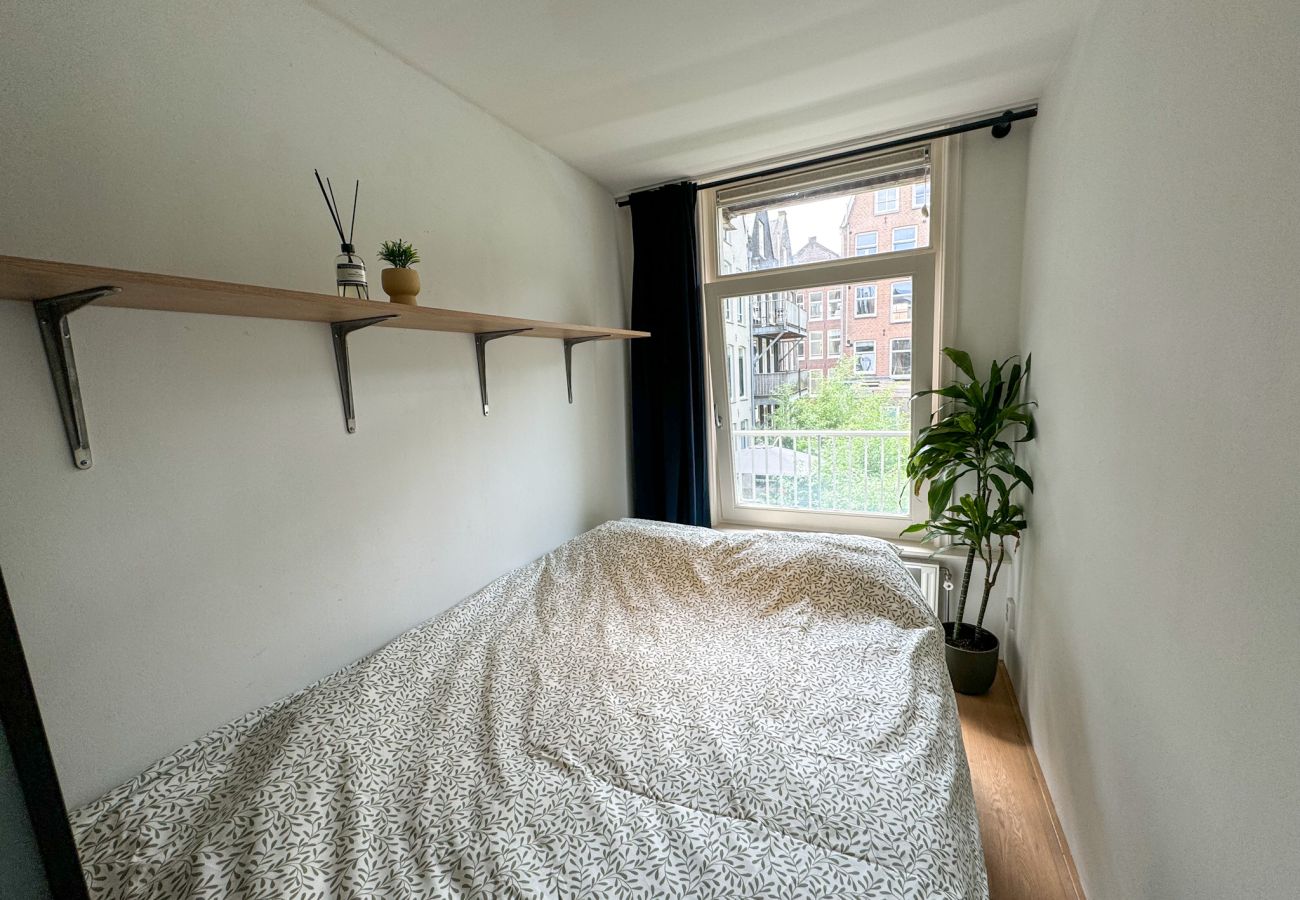 Appartement in Amsterdam - Cozy & Central,  Local 2BR. Apartment with balcony