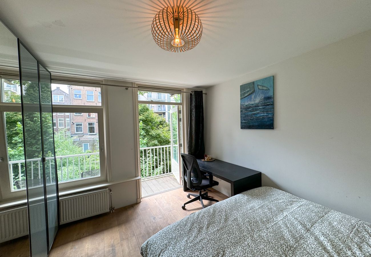 Appartement in Amsterdam - Cozy & Central,  Local 2BR. Apartment with balcony