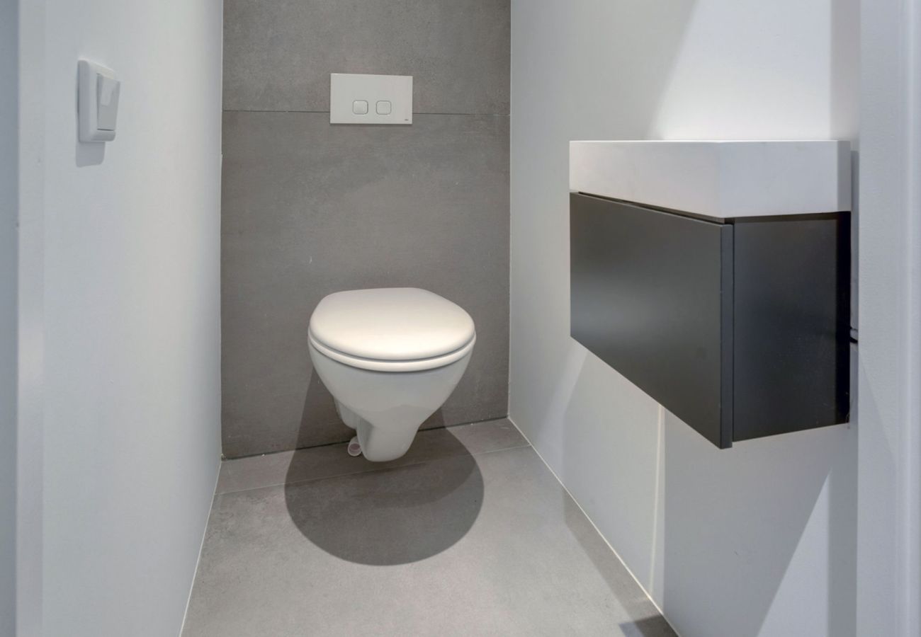 Appartement in Amsterdam - Super apt. next to Vondelpark with Balcony + 2 Bed