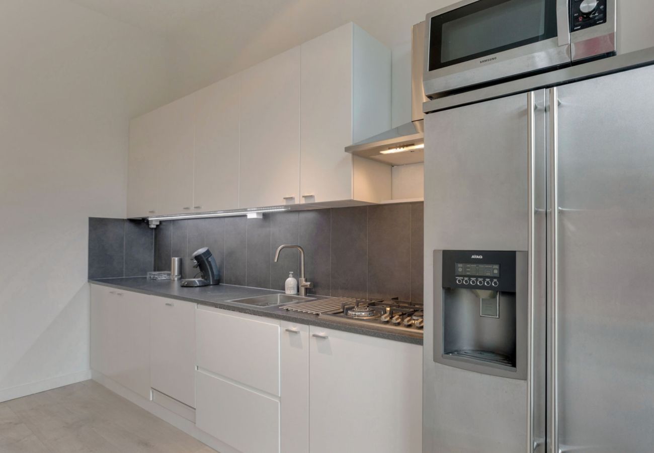 Appartement in Amsterdam - Super apt. next to Vondelpark with Balcony + 2 Bed
