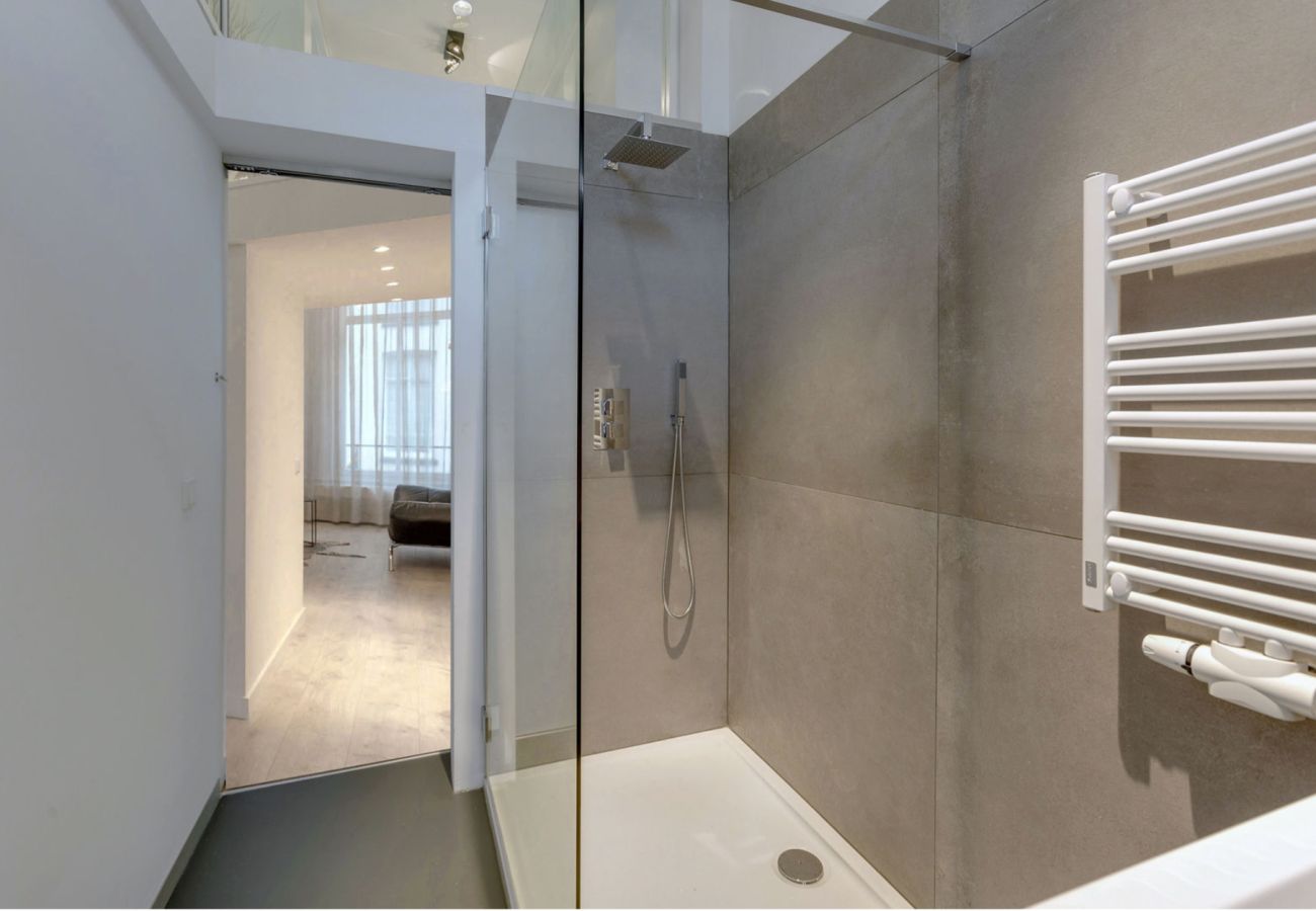 Appartement in Amsterdam - Super apt. next to Vondelpark with Balcony + 2 Bed