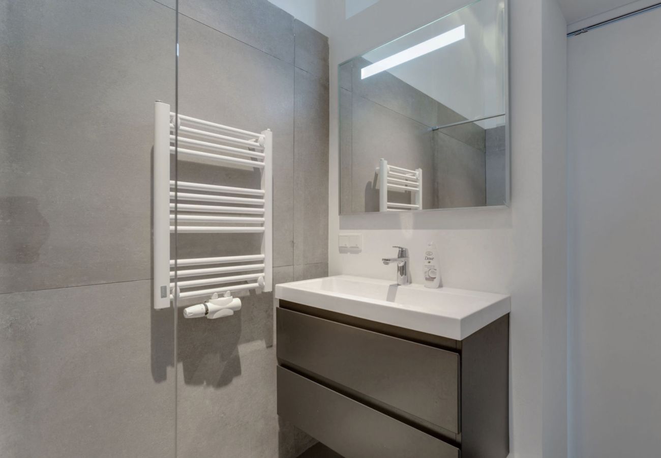 Appartement in Amsterdam - Super apt. next to Vondelpark with Balcony + 2 Bed