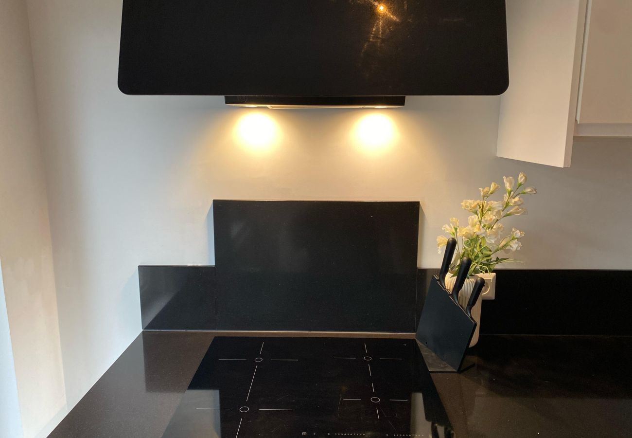 Appartement in Amsterdam - 3 BR. Apt in east with optional parking