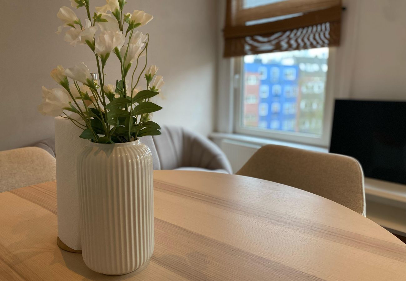 Appartement in Amsterdam - 3 BR. Apt in east with optional parking