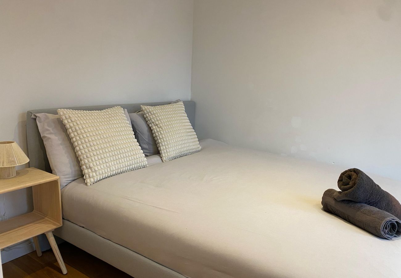 Appartement in Amsterdam - 3 BR. Apt in east with optional parking