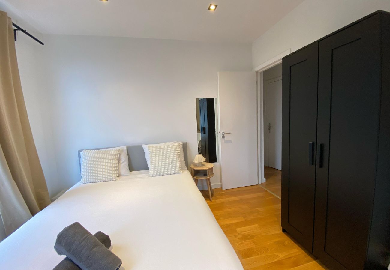 Appartement in Amsterdam - 3 BR. Apt in east with optional parking