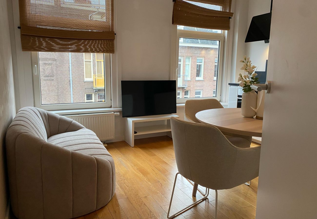 Appartement in Amsterdam - 3 BR. Apt in east with optional parking